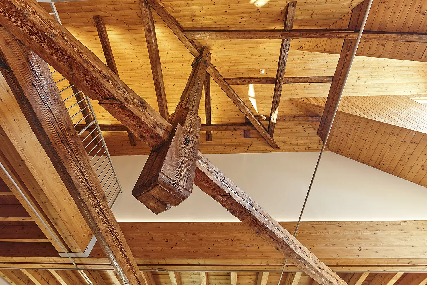 Historischer Dachstuhl aus Holz